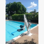 Silla de acceso a la piscina