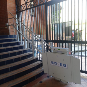 PLATAFORMA SALVAESCALERAS RECTA (12)