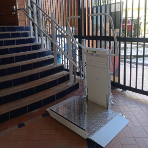 PLATAFORMA SALVAESCALERAS RECTA (14)