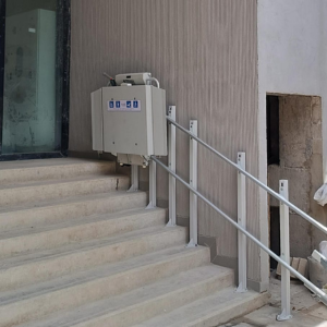 PLATAFORMA SALVAESCALERAS RECTA (15)