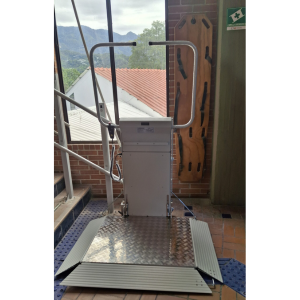 PLATAFORMA SALVAESCALERAS RECTA (18)