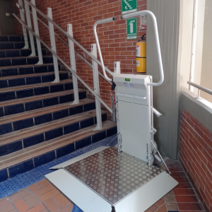 PLATAFORMA SALVAESCALERAS RECTA (19)