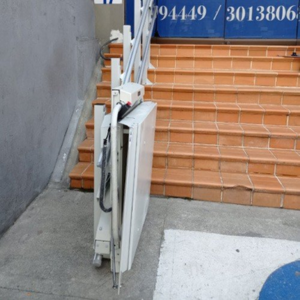 PLATAFORMA SALVAESCALERAS RECTA (3)