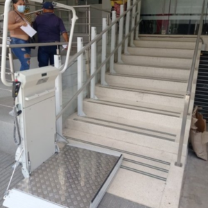 PLATAFORMA SALVAESCALERAS RECTA (7)